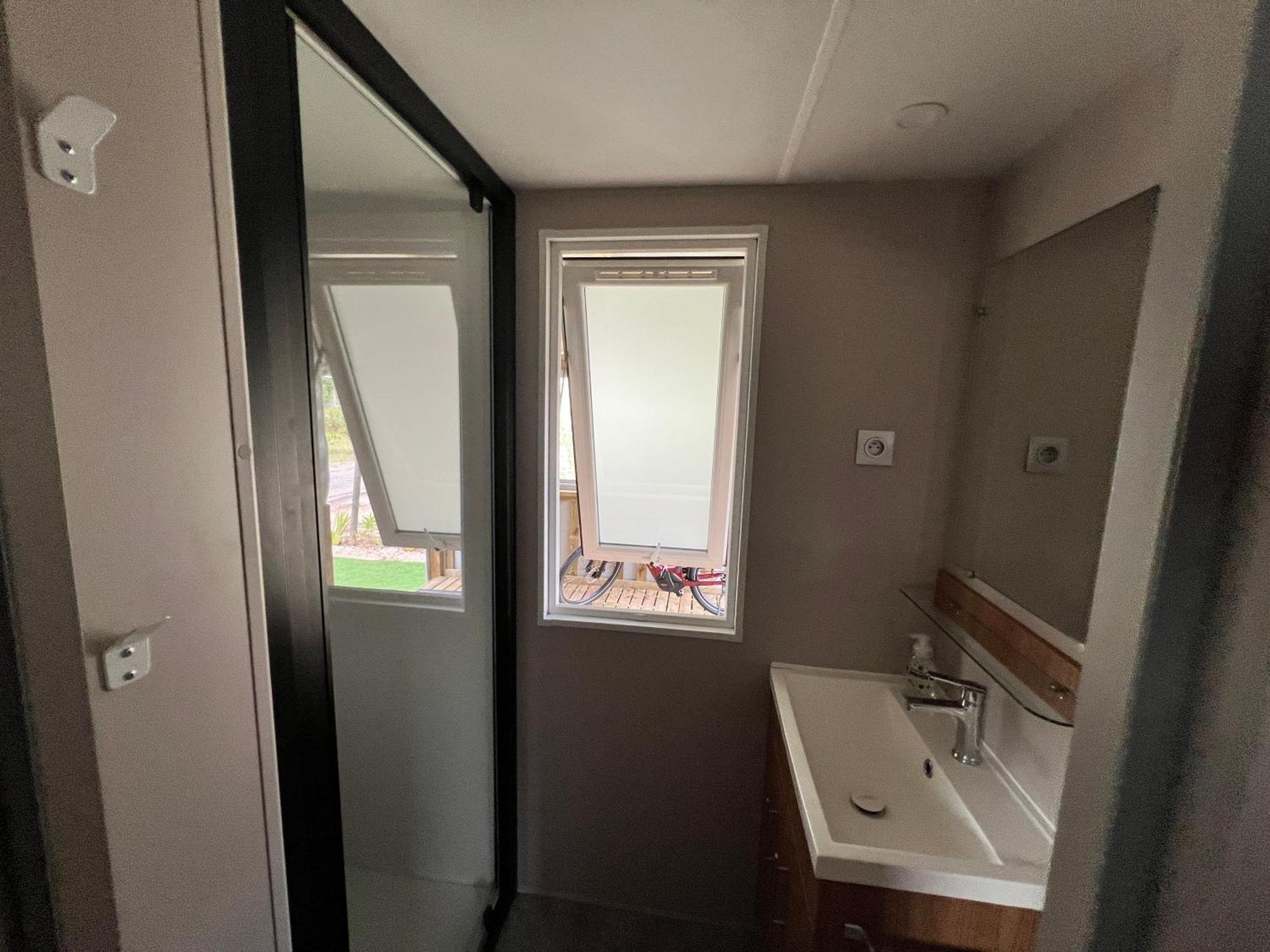 Mobil Home Neuf 6 P Climatise A Hyeres A 200 M De La Mer Dans Camping 4 Etoiles エクステリア 写真
